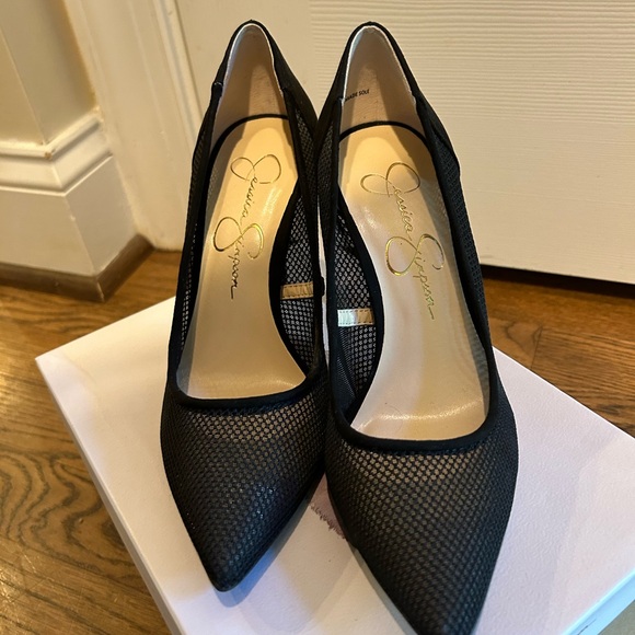 Black mesh with white flowers embroidered. size 12. Marching shoe black mesh - Picture 6 of 10